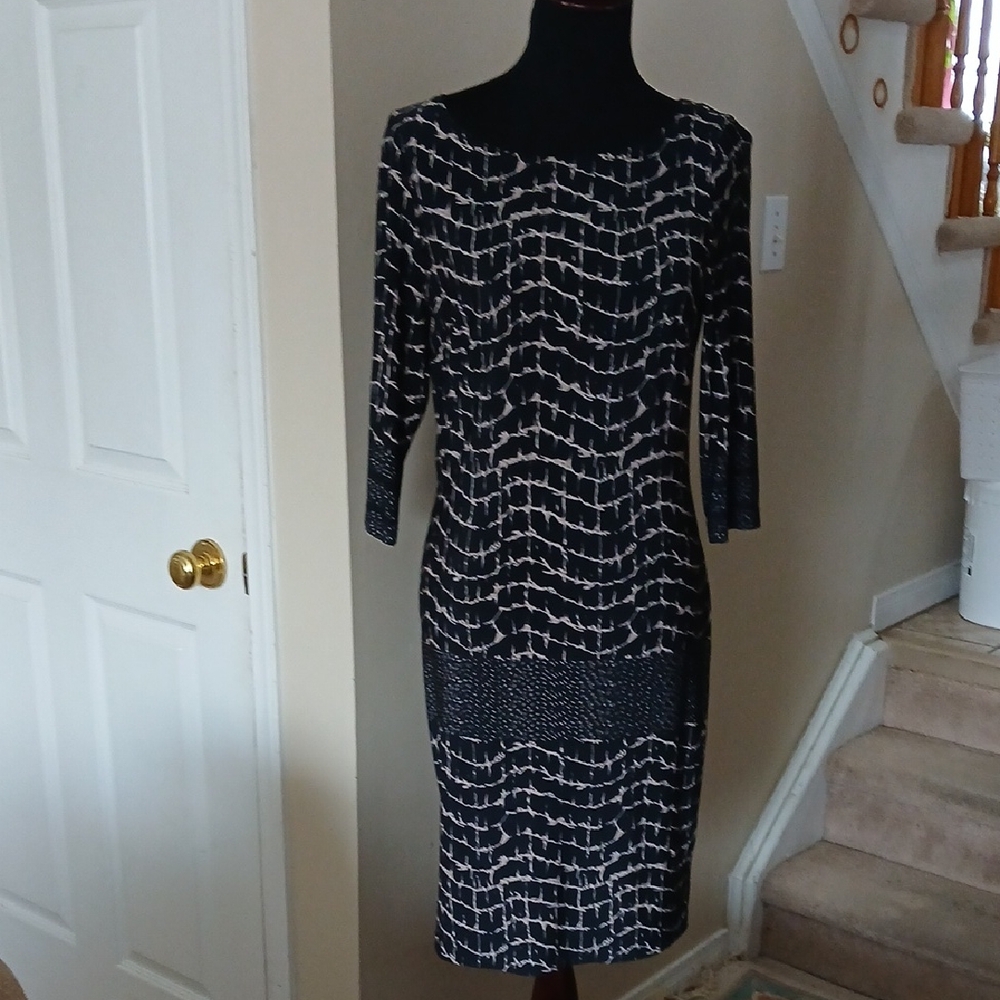 ❤️3@$25 Chic Black and White Long Sleeve Dress